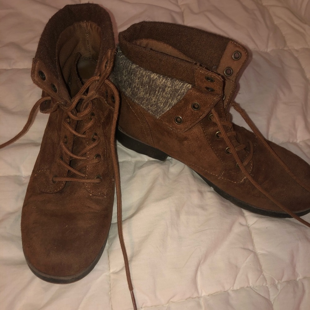 Boots - Picture 3 of 4